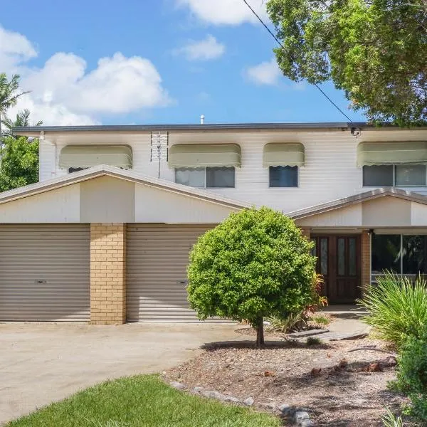 Welcome to BAY 13, hotel a Tin Can Bay