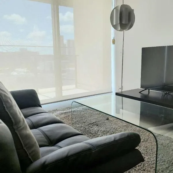 Modern 5-Guest Pool Retreat for Family & Business, hotel din Brisbane