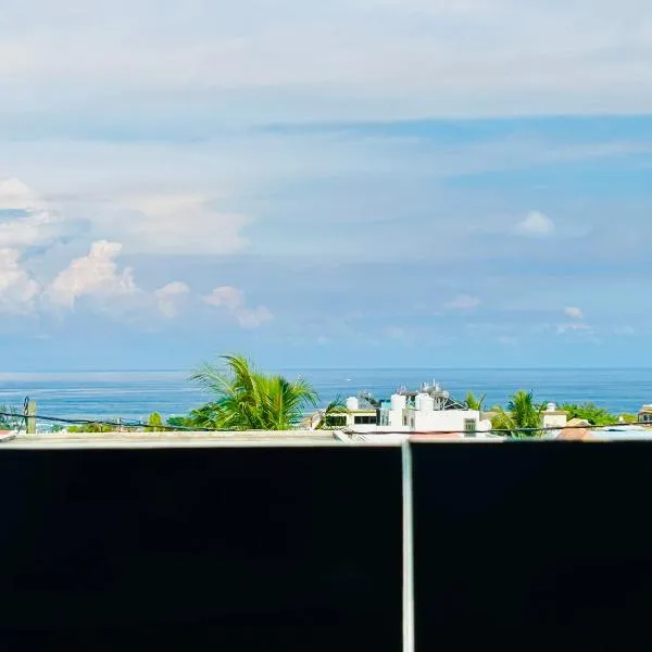 Amazing Sunset view rooftop., hotel v destinaci Flic-en-Flac
