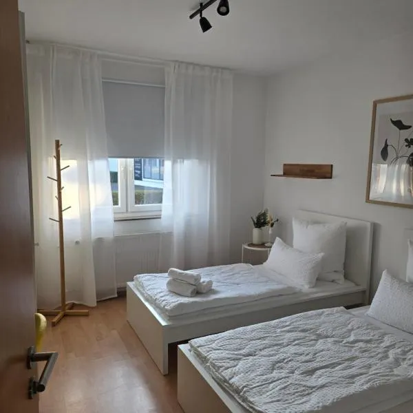 BOARDINGHOUSE PD25 ALTE FEUERWACHE I Unterkunft mit Einzel- und Doppelzimmer I 3min CityHospital I Monteure I Smart TV I Einzelbetten I Küche I Gemeinschaftsraum I Wasch I P, hótel í Ibbenbüren