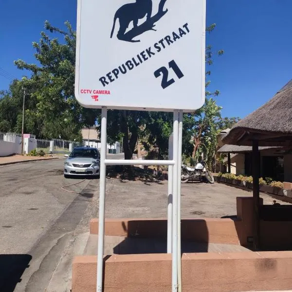 Leopard Tree Guesthouse, hotel in Springbok