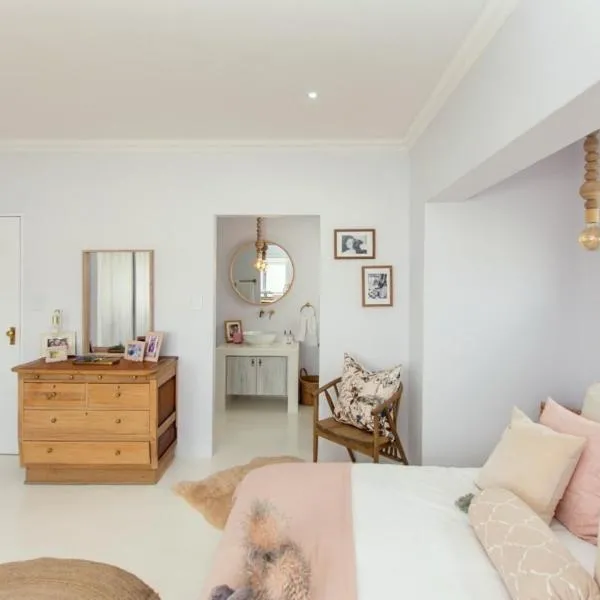 105 on Beach, Flamingo Room, hotel a Stompneusbaai