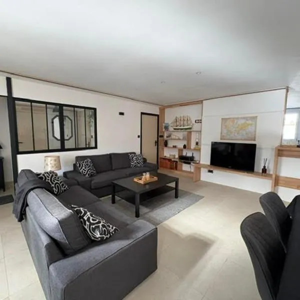 Maison clim-jardin - proche mer - 6 couchages - ideal planchistes, hotel in Sigean