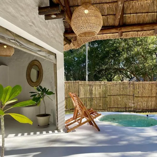 Hot spring tiny home in Limpopo, hôtel à Gemsbokfontein