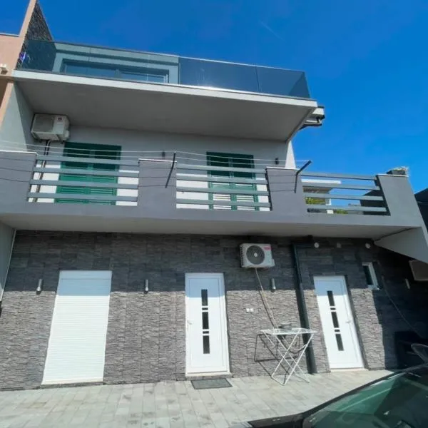 Primus Štrbić, hotel v destinaci Ploče