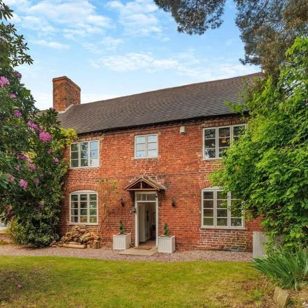 Luxury Country Escape with Hot Tub perfect for Friends and Families, hotel en Shifnal