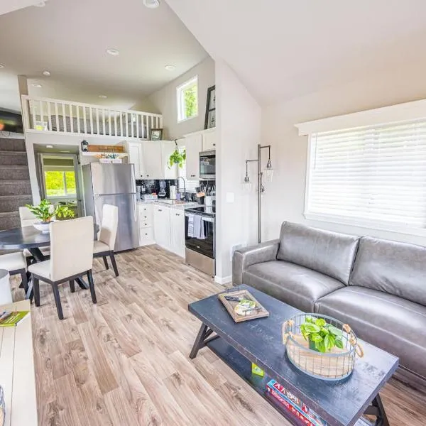 Rainforest Tiny Home Retreat Farmhouse 18, hotel a Forks