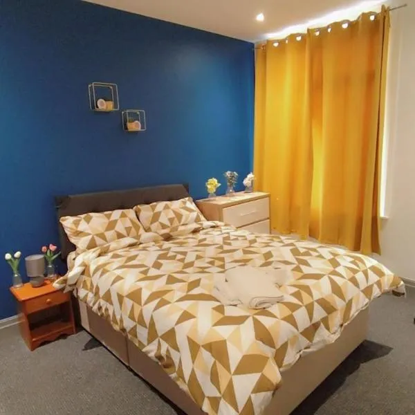 Double-Bedroom in the Heart of Eccles Manchester BH2 Perfect for Short Stays, hotel di Manchester