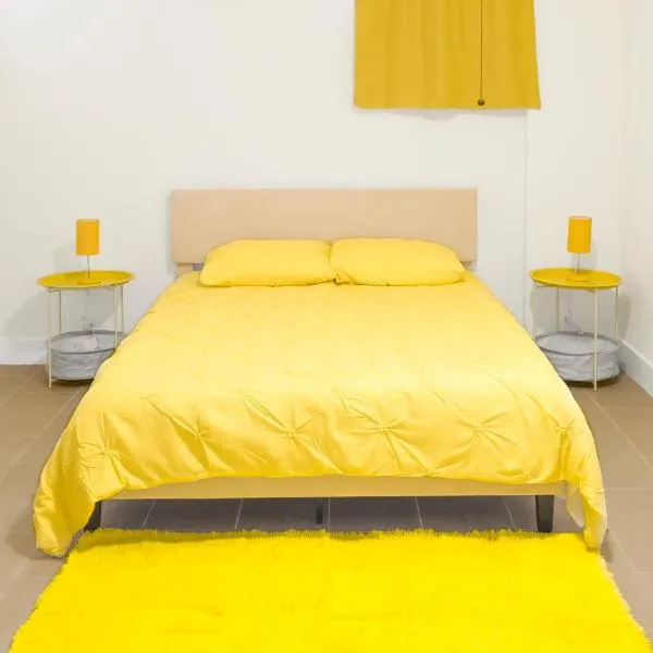 Relaxx - 2Beach Vacation - Yellow3057, hotel in Brooklyn