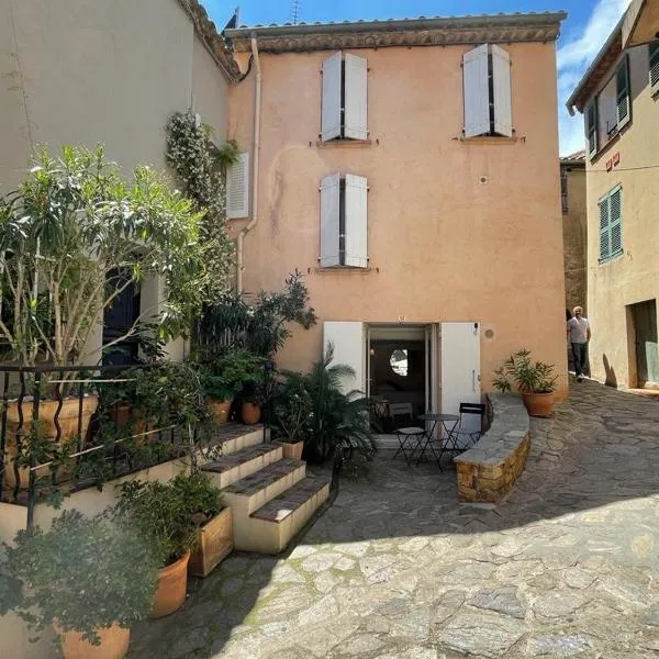 Maison de village 3 chambres avec petite terrasse, ξενοδοχείο σε Ramatuelle