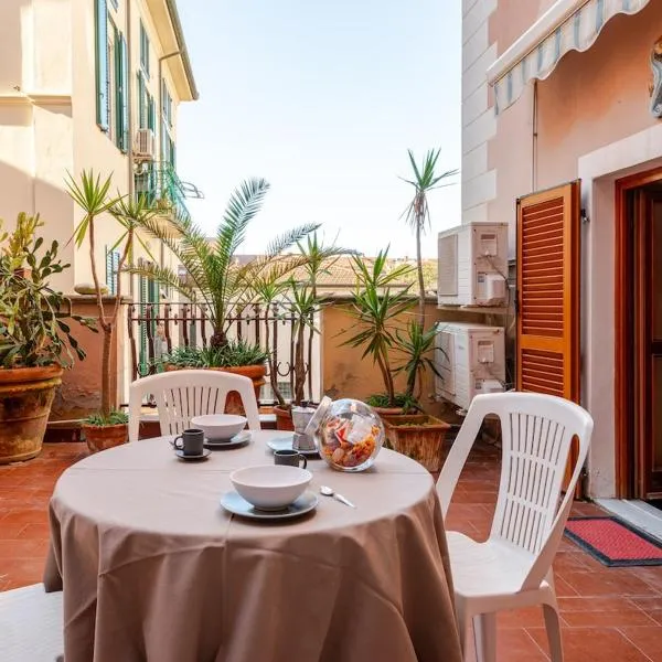 Terrazza Privata-A 2 Passi dal mare- "Versilia Royal", hotel in Viareggio