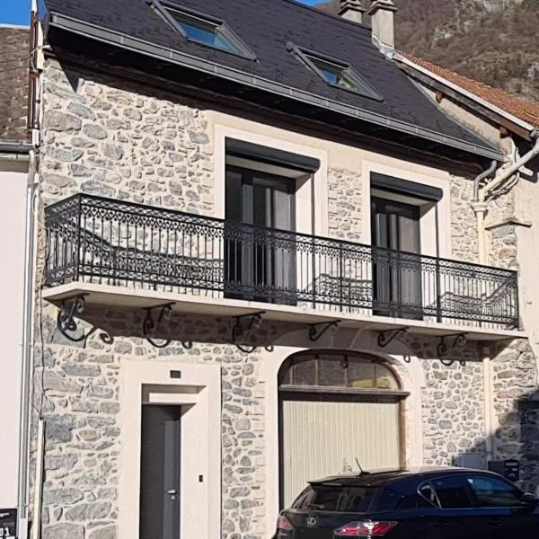 maison de village – hotel w mieście Séchilienne