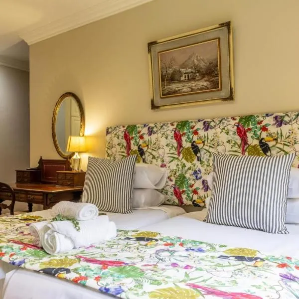 Selborne Golf Estate Villa P1 by First Private Stays, hotel i Pennington