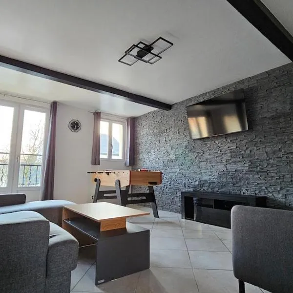 Grey And White Duplex, hotel v destinácii Drancy