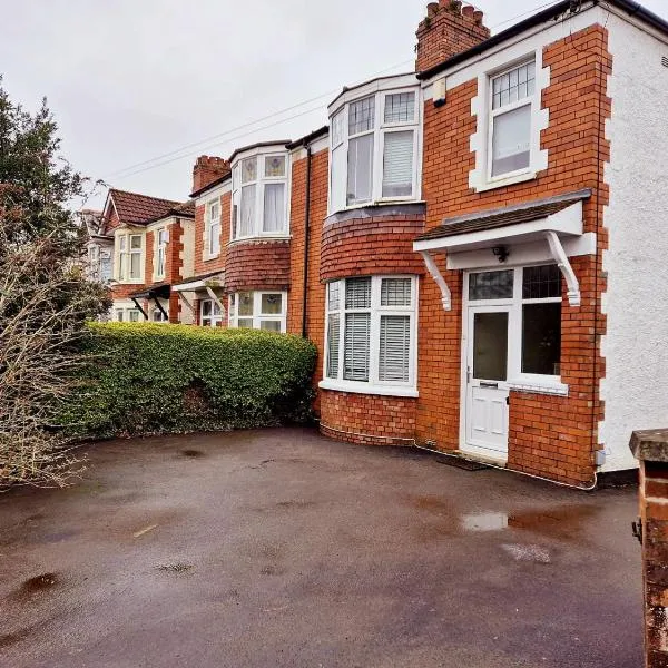 Spacious house with parking in excellent location, hotel v destinaci Cardiff