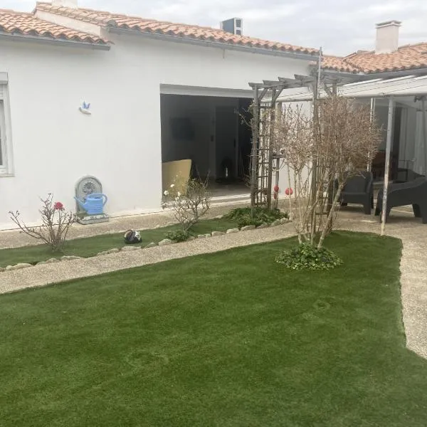 LA MAISON DU PUITS DE FER à la Flotte en Ré, hotel v destinaci La Flotte