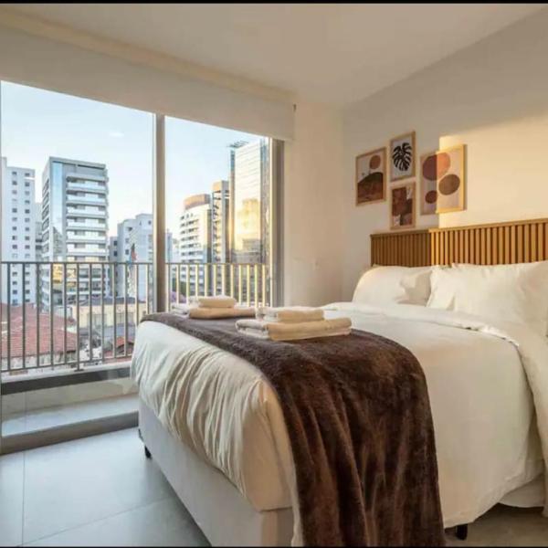 PI0514 I Studio em Pinheiros prox a Faria Lima com cama Queen