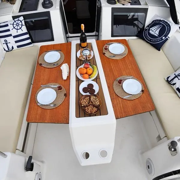 Adria Yacht Porto Montenegro, hotel in Tivat