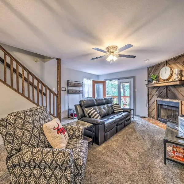 Hike, Golf and Explore Ruidoso Retreat with Deck!, hotel i Ruidoso