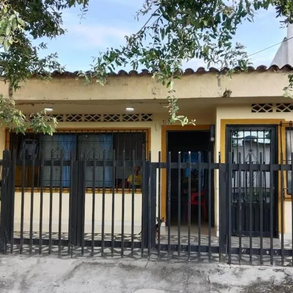 Casa Candido, cerca al CC Único y al Aeropuerto, hotel in Neiva