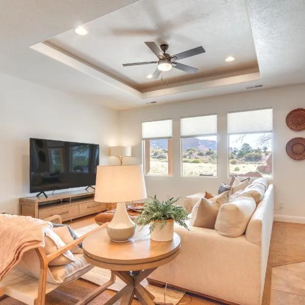 Zion Area Home with Scenic Views and Private Hot Tub!, hotel in Kanab