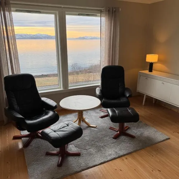 House in Vangsvik, hotel v destinaci Senja