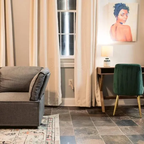 Monthly - Dumaine Historic Carriage House, hotel in New Orleans