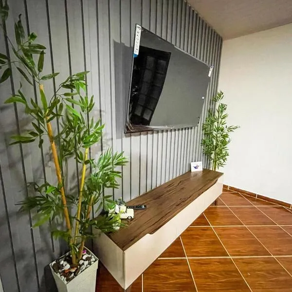 Casa na Meia Praia Itapema - SC, hotel u gradu 'Itapema'