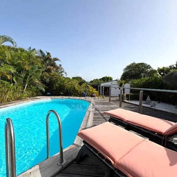 Gîtes Les Bienheureux - Piscine, Hamak, Terrasse, hotel ad Anse-Bertrand