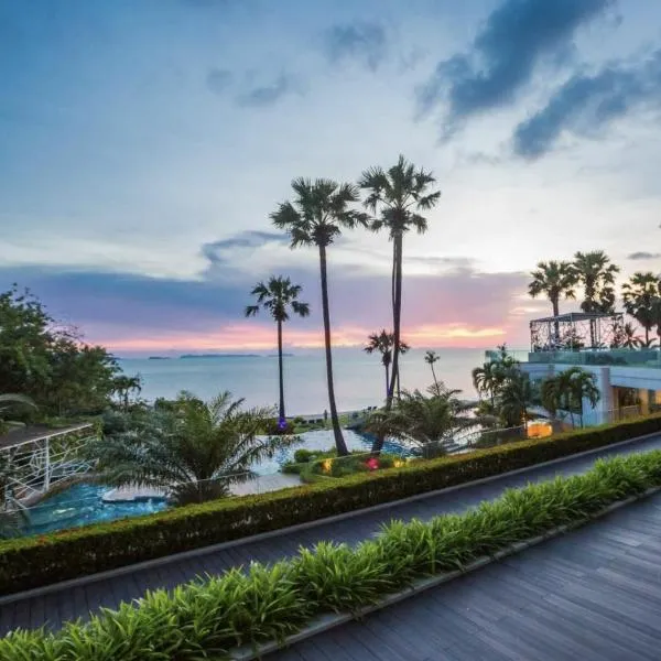 The Palm Wongamat - 2BR Luxury Beachfront Suite - Ocean View, hotel i Pattaya North