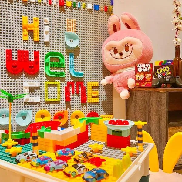 Legoland -8min Walk-Spacious Kids friendly -500MBS-1-12Pax Kairos Stay, hotel v destinaci Nusajaya