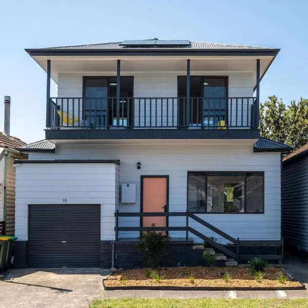 Newcastle Escape 4-Bedroom House, khách sạn ở Hamilton
