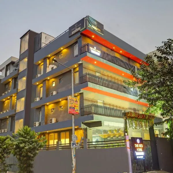 Hotel Red York By Byob Hotels, hotel in Noida