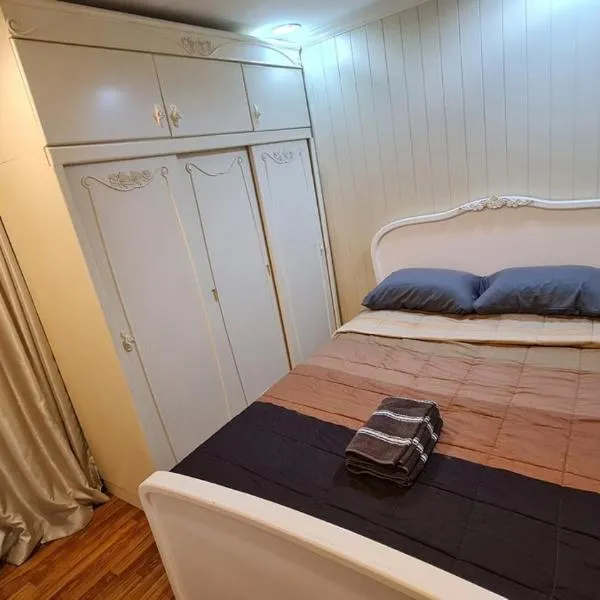 1Br HiSpeed Net, Low rise condo, Near BTS Ekamai, khách sạn ở Khlong Toei