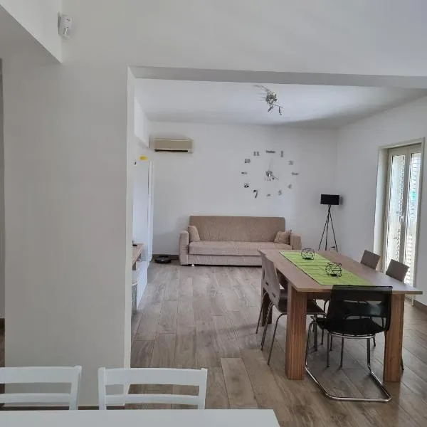 Apartment Milazzo - Trilocale sul mare，位于米拉佐的酒店