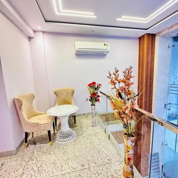 Hotel Mayfair with Free Pickup from New Delhi Railway Station Paharganj photo 2