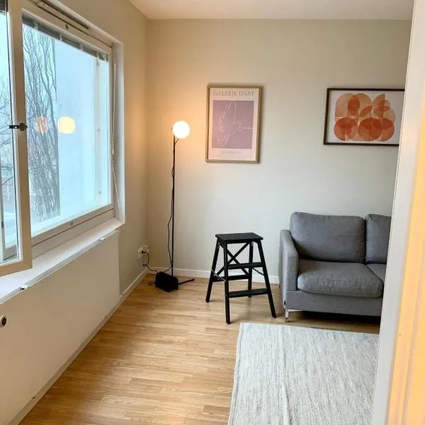 Amazing studio next to the train station, hotel v destinaci Järvenpää