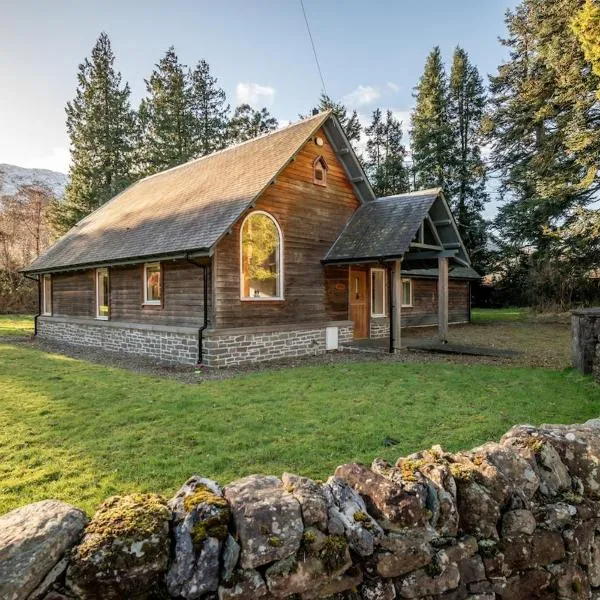 Scenic Oaklodge with wood burner, khách sạn ở Saint Fillans