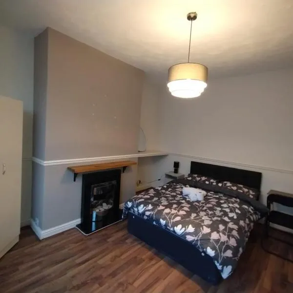 Double-Bed Manchester Close To Bolton City Centre C1, hotel v destinaci Little Hulton