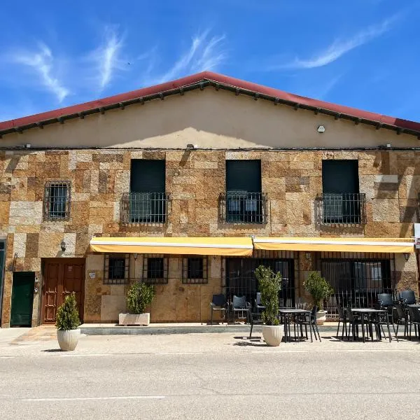Hostal Restaurante Bustos, hotel v destinácii Villarrubio