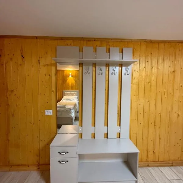 Mountain Discoveries guest house, hotel v destinaci Barskoon