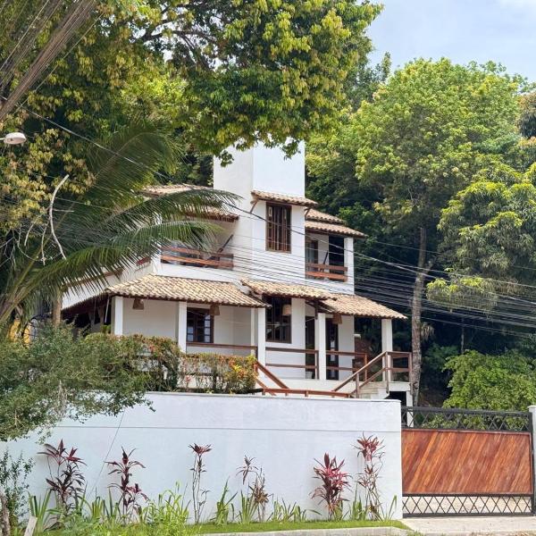 Casa Village Beach Premium - Piscina Privativa Iluminada - 350m da Praia de Taperapuã - Até 12 Hóspedes - 3 Quartos Climatizados sendo 2 Suítes e 1 Semi-Suíte - TV em Todos os Quartos - Garagem para até 3 Carros - Alexa Integrada - Rua da Arena Axé Moi