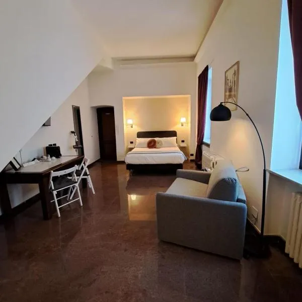 Palazzo Cusani Charming Rooms, hótel í Vercelli