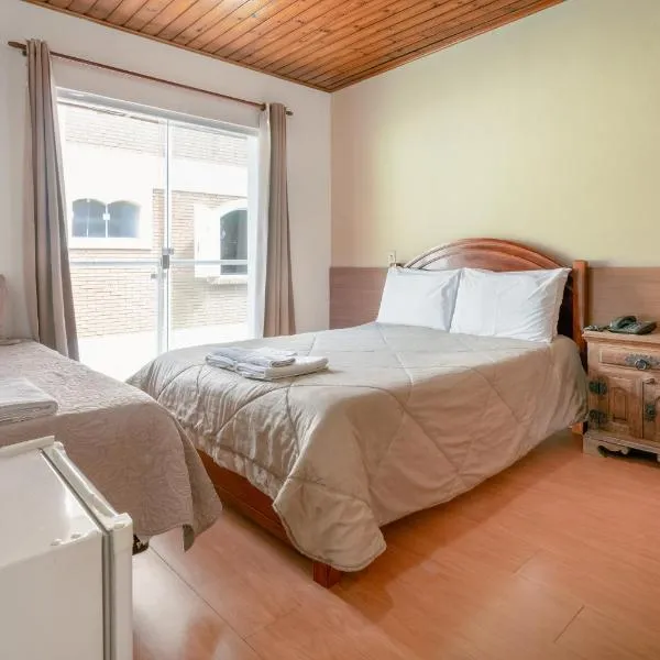 Hotel Geneve - 2km do Capivari, hotel a Campos do Jordão