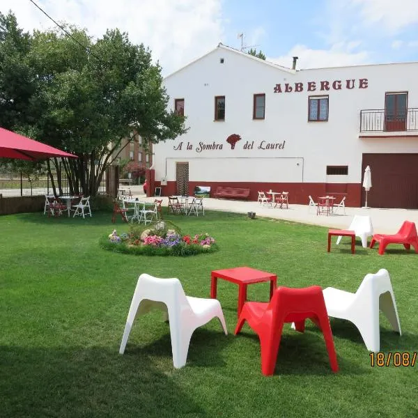 Hostal A La Sombra Del Laurel, hotel a Navarrete