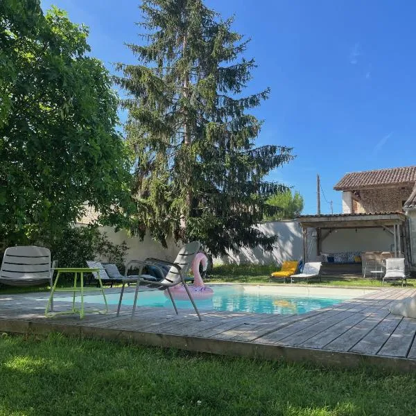 Chateau La Fontaine, hotel in Fronsac