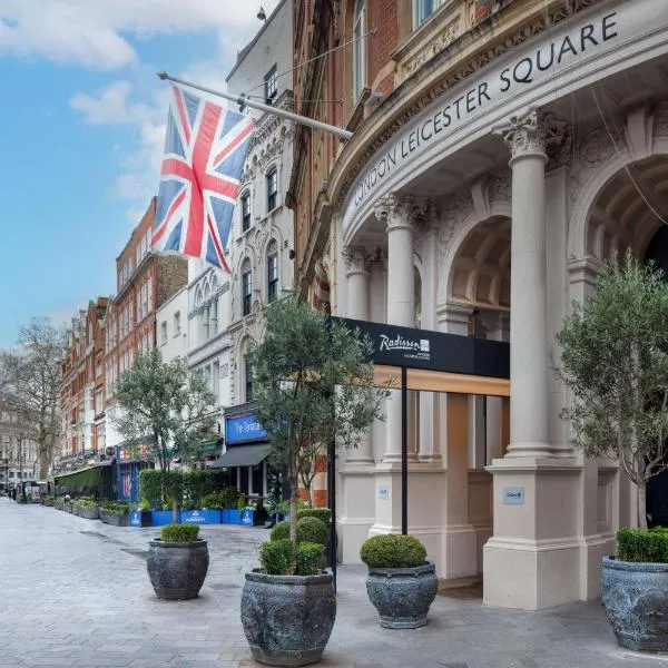 Radisson Blu Hotel, London Leicester Square, хотел в Лондон