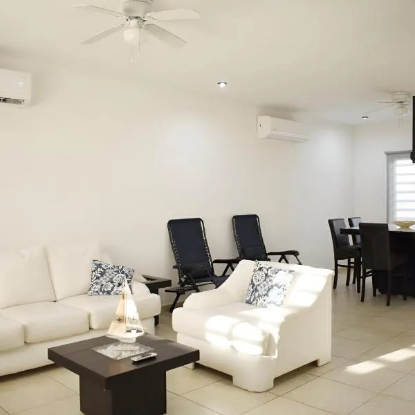 ALBERCA 3 HABITACIONES, CERCA DE LA PLAYA, Cantera Residencial, hotel in San Carlos