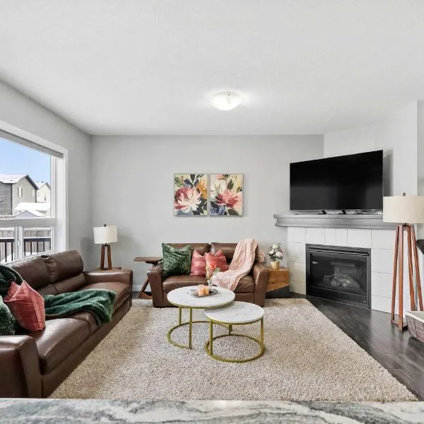 Large Family 4BR w Kid's Play Den! FREE Banff Pass, Hotel in Calgary