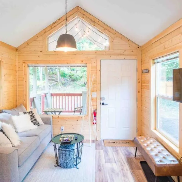Willow Corner cozy modern tiny home, hotel in Port Angeles